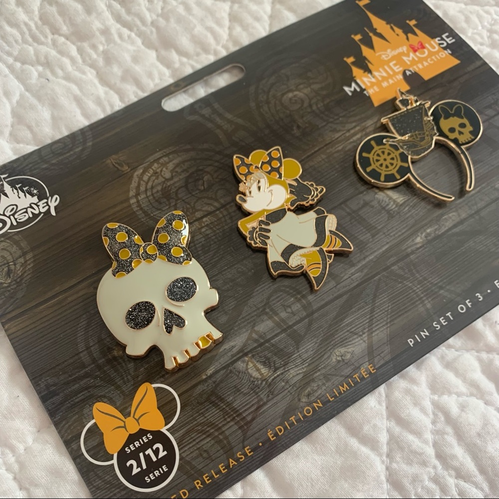 Minnie Mouse the Main Attraction- Pirates of the Caribbean pin set